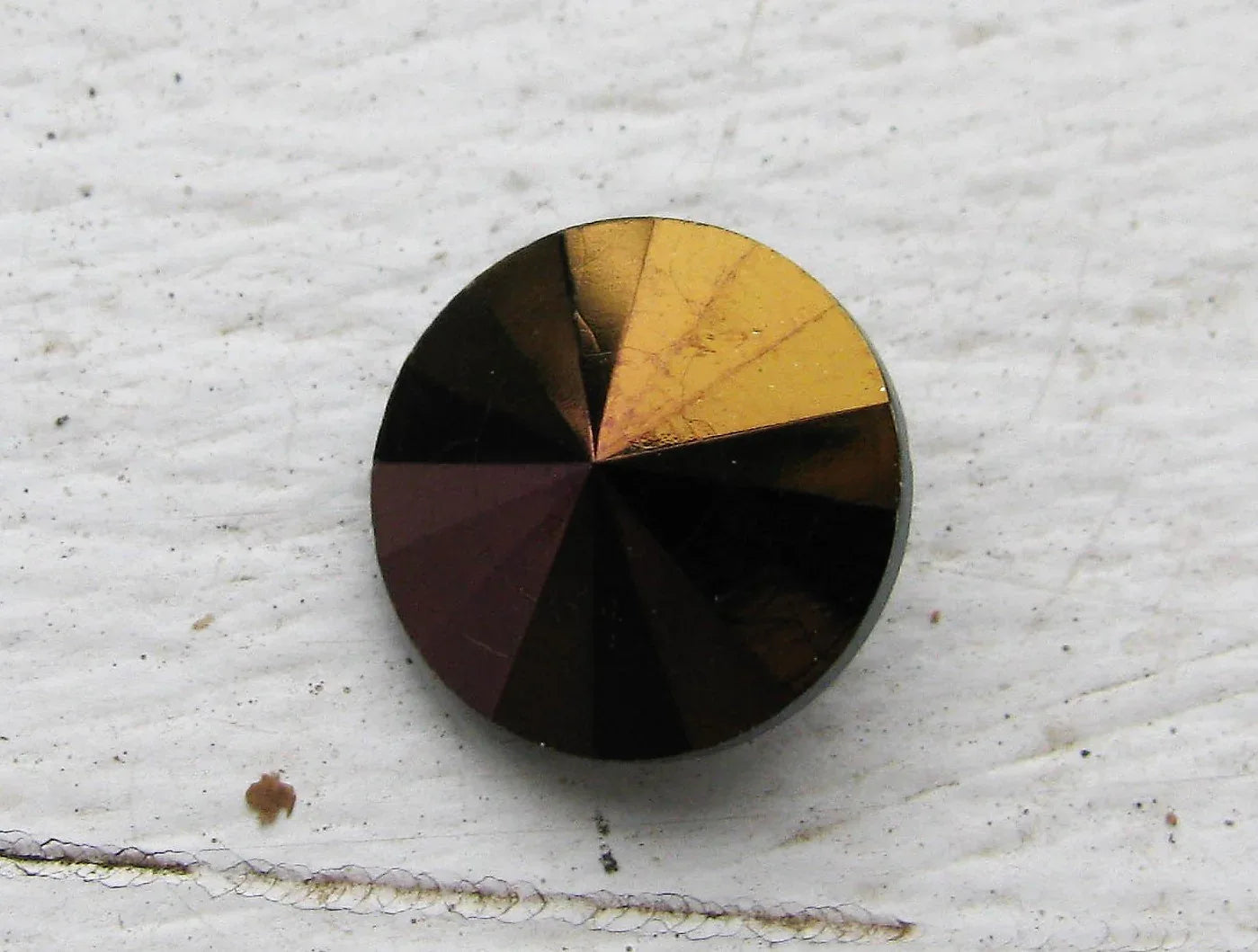 Matubo Rivoli - Jet Brown Flare 12mm, 1 styck Matubo