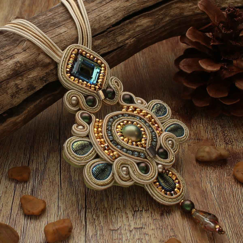 Italienskt Soutache band - Gardenia 1m